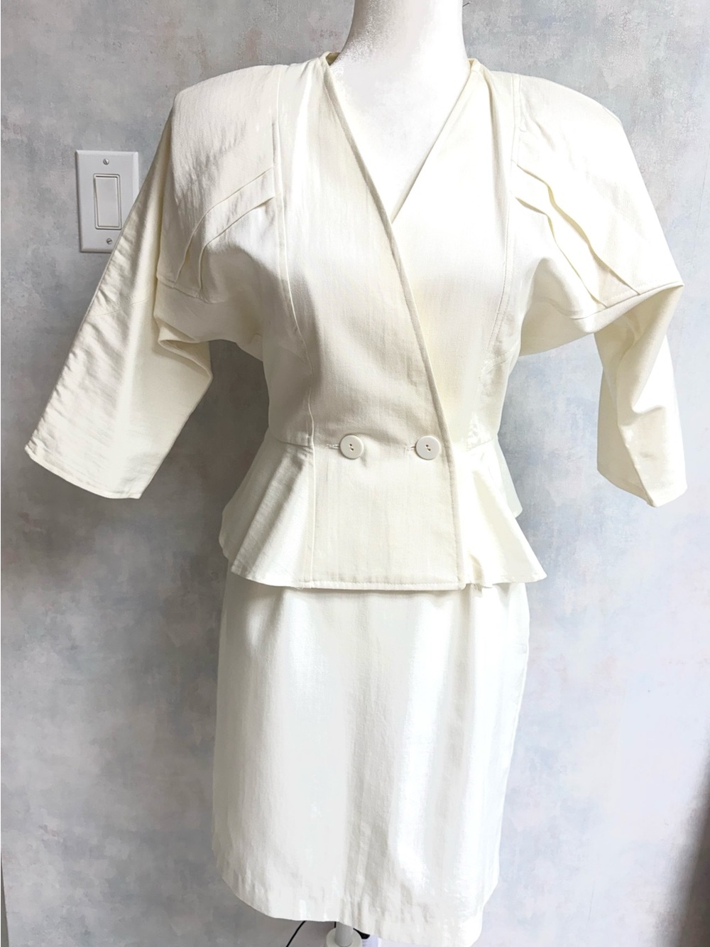 VTG 2 pc White Wrap Lightweight Denim Feel Peplum Top w Bat Sleeves - w Skirt - Picture 13 of 16